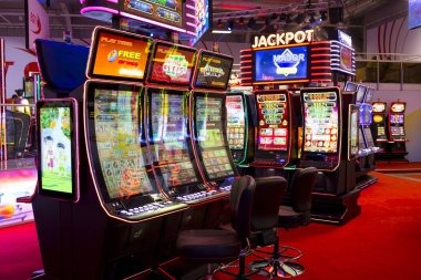 indocair situs live-dealer studio with professional croupiers and multi-camera setup